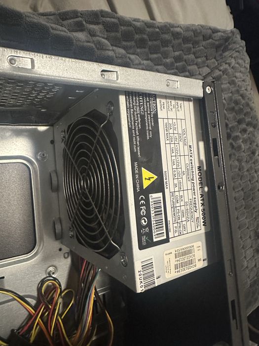 Caixa PC ATX Mid-Tower (Preto) e fonte 550W– Low-Cost
