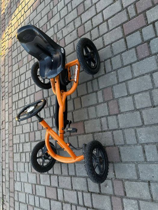 Продам дитячий веломобіль берг