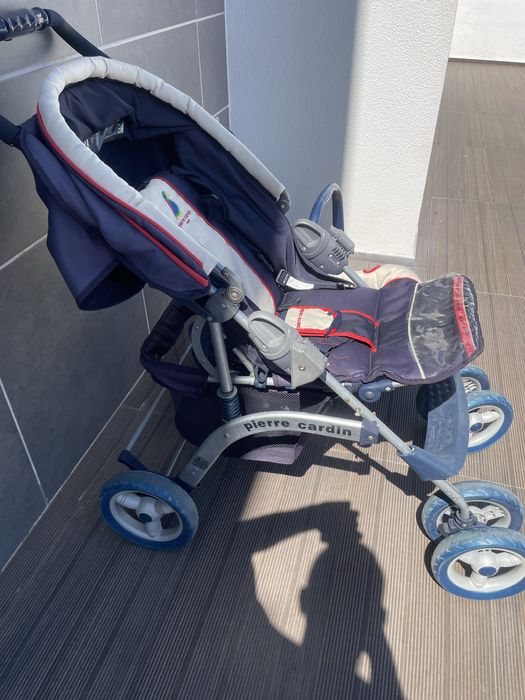 Carrinho de bebé mais coco de bebe com algumas marcas de uso ……………….