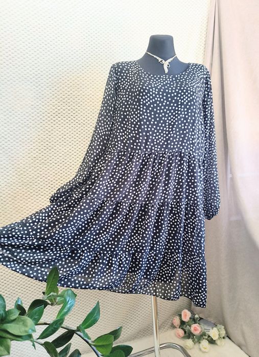 Czarna sukienka z długim rękawem w białe groszki midi plus size oversize 48/50
