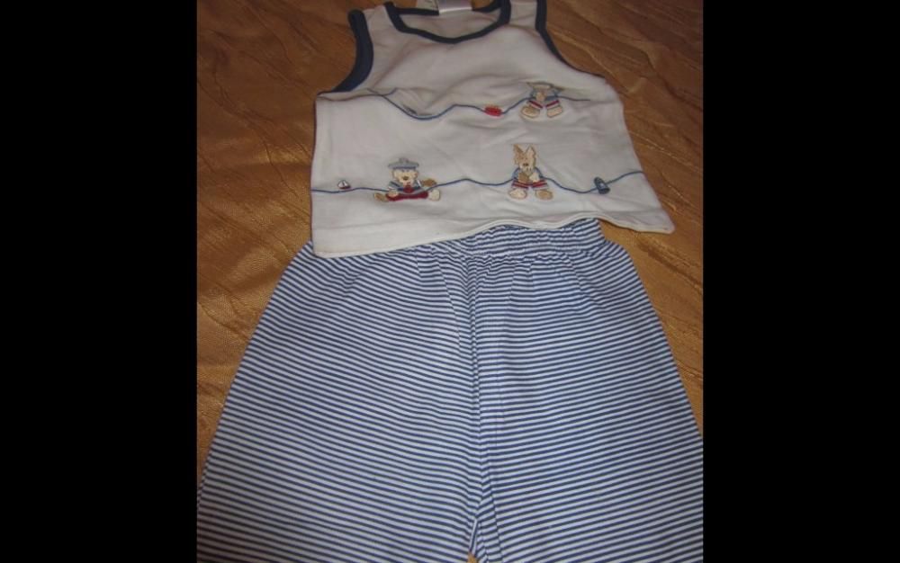 Conjunto de Bébé Yatsi 6 meses camisola branca com bordados azuis e bo