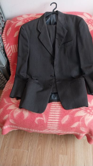 Fato completo pouco uso cinza tamanho 48 da Armani