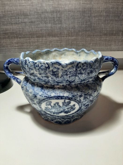 Jarra azul trabalhada