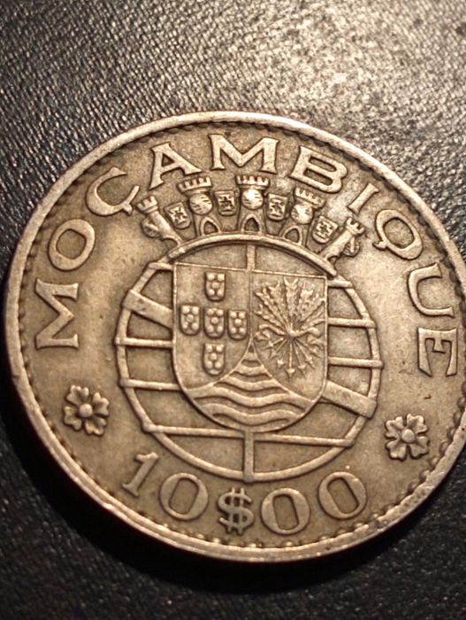 2 moedas 10 escudos(1968) 20 escudos (1972) - Moçambique - Soberbas