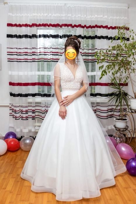 Продам весільну сукню