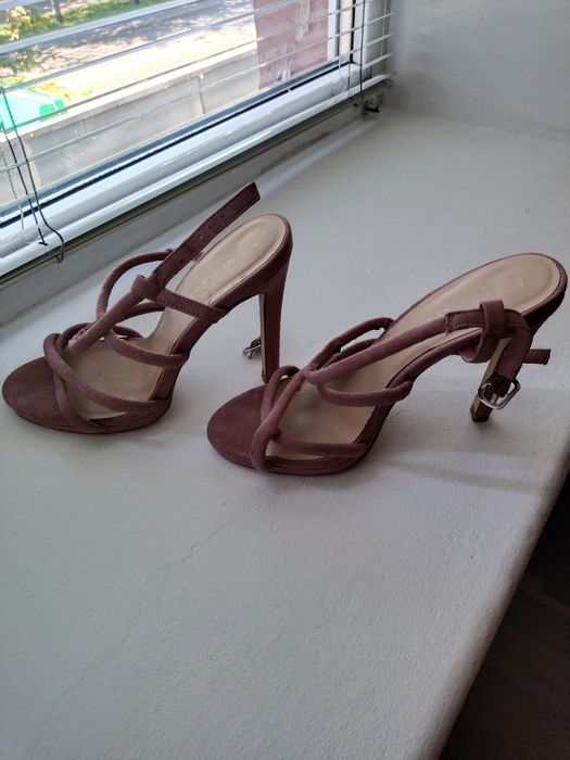 Продам босоножки