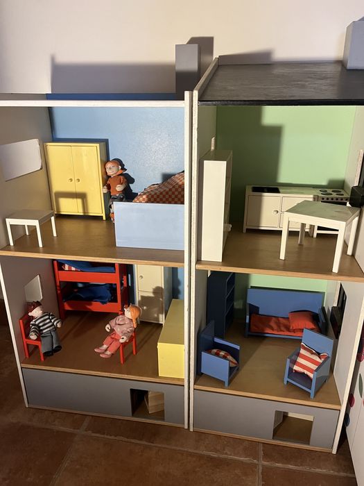 2 casas de bonecas em madeira