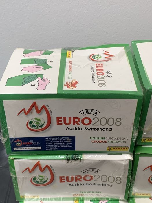Caixa de 100 saquetas de cromos Panini Euro 2008