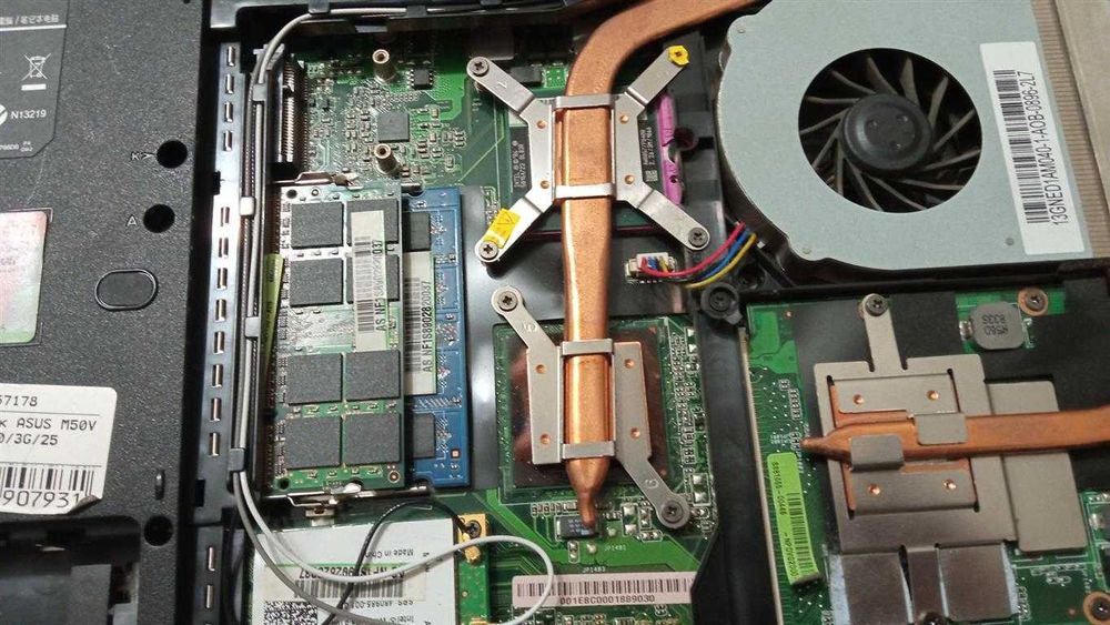 Ноутбук ASUS M50VC /DDR2/Core2Duo P8400-2GB-9300GS NVIDIA/