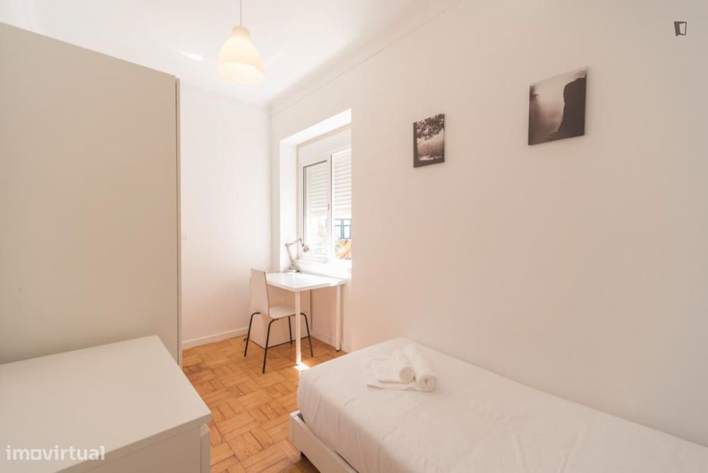 Quarto - localizado em Sete Rios Lisbon