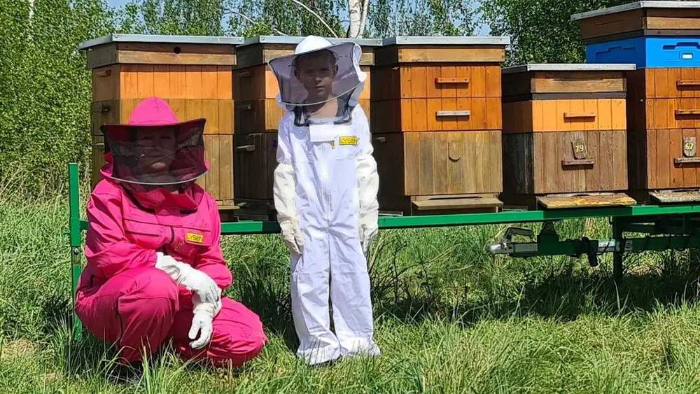 Miód wielokwiatowy z własnej pasieki.