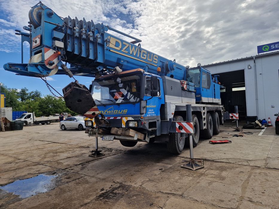 Liebherr LTM1090