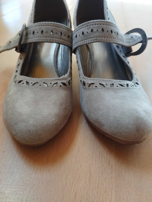 Buty na obcasie r39 popielate