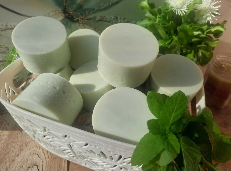 Мило кокосове квадратне та кругле