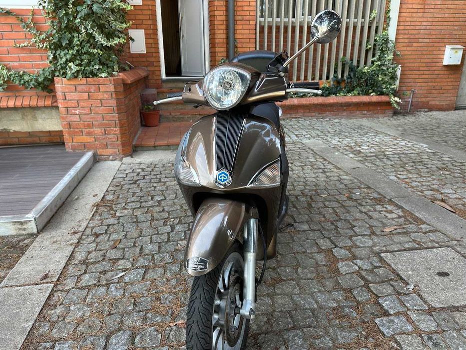 PIAGGIO LIBERTY 125 ie (Conduzia com carta de carro)