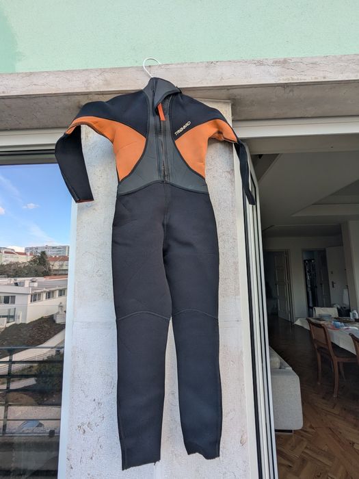 Fato neoprene 8 anos em bom estado