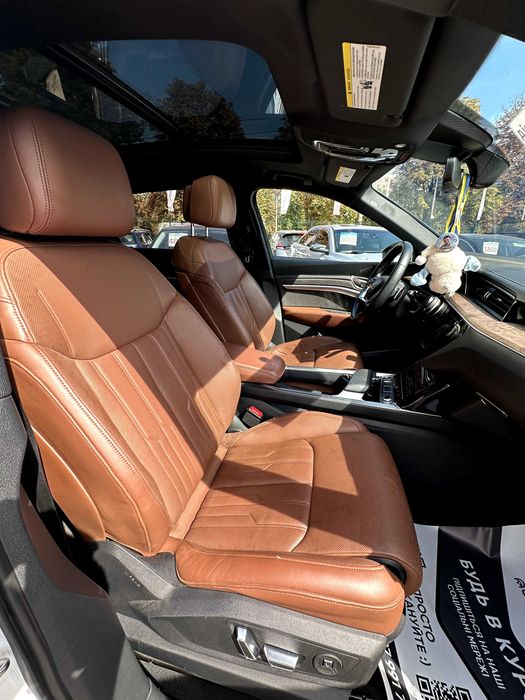 Продам Audi e-tron 2019 рік можлива розстрочка,кредит,обмін!