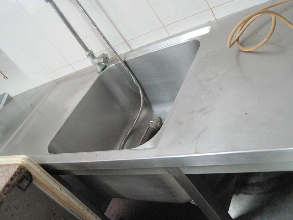 Estante de Inox com lava loiça