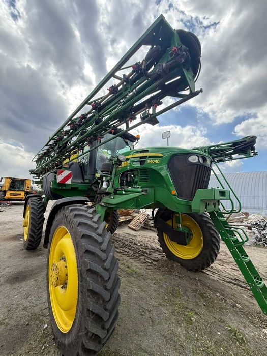Обприскувач самохідний John Deere M4040
