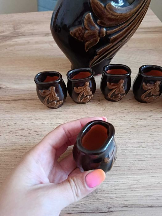 Karafka i kubeczki z kamionki PRL