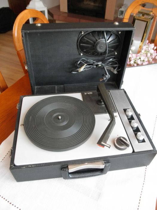 Gramofon UNITRA WG 550 . Dwie wkładki.