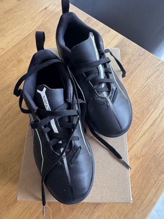 Buty pilkarskie na murawę  Puma r.32