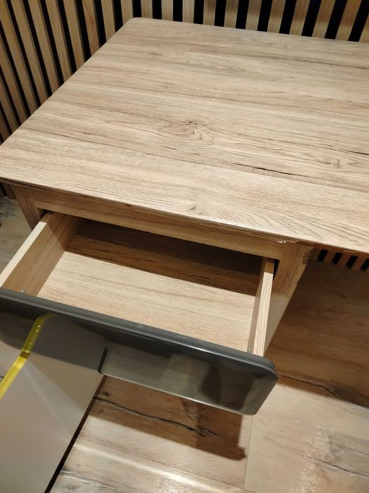 Ładne biurko BRW seria Possi (dostępne 2 identyczne)