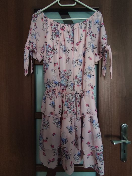Letnia różowa sukienka hiszpanka w kwiaty S M