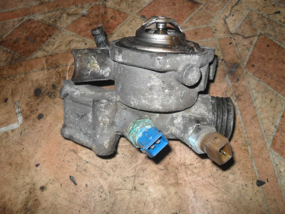 BMW E34 obudowa termostatu oryginał
