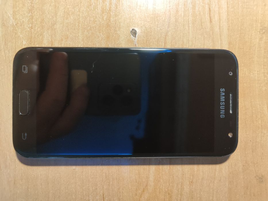 Смартфон Samsung Galaxy J3