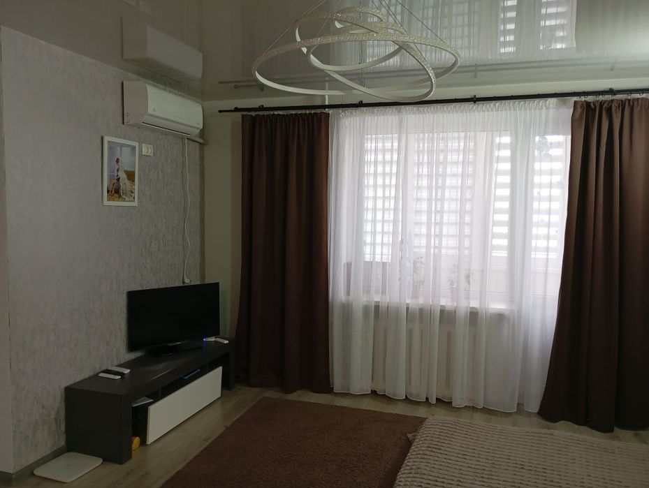 Трьохкімнатна квартира з сучасним ремонтом