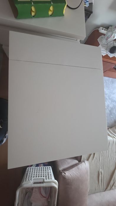 Cómoda Ikea com 6 Gavetas e Espelho
