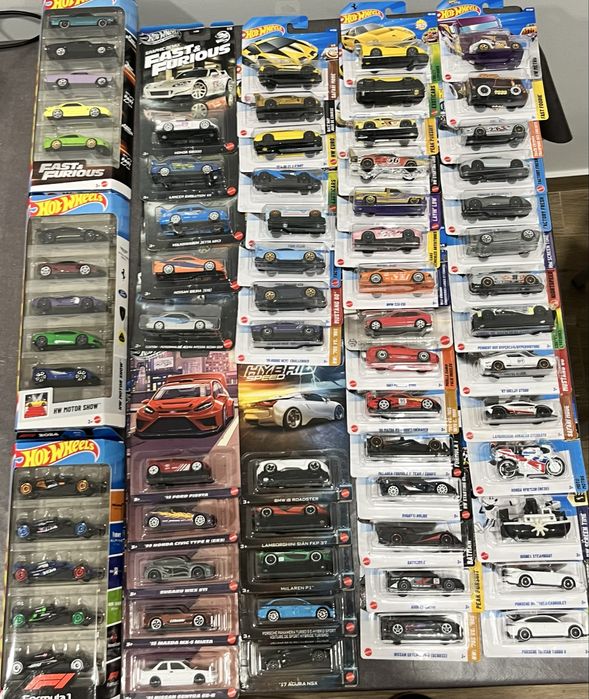 Hot wheels variados