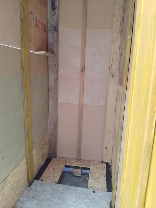 Продам дерев'яний туалет.