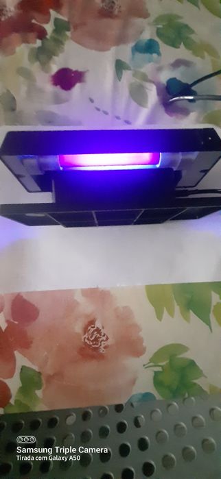 Detectores notas e cartões multibanco falsos.