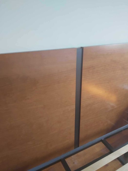 Cama, colchão e estrado + 2 mesinhas de cabeceira