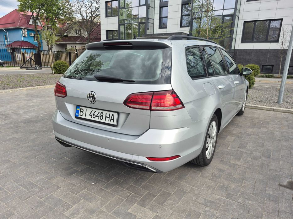 Автомобіль Volkswagen Golf