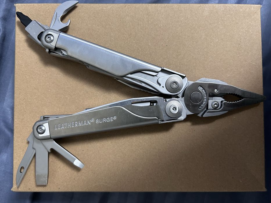 Leatherman Surge multitool
