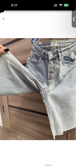 Продам нові джинсові шорти м-л з кокеткою/імітацією трусиків