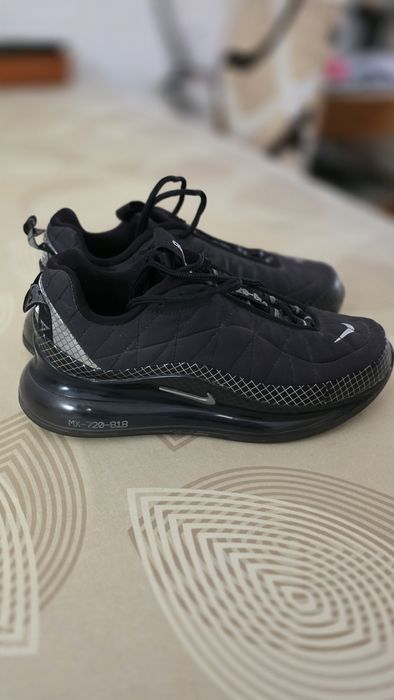 Nike Air MX-720-818 "Triple Black
​Este tênis é uma fusão futurista que combina elementos do clássico Air Max 98