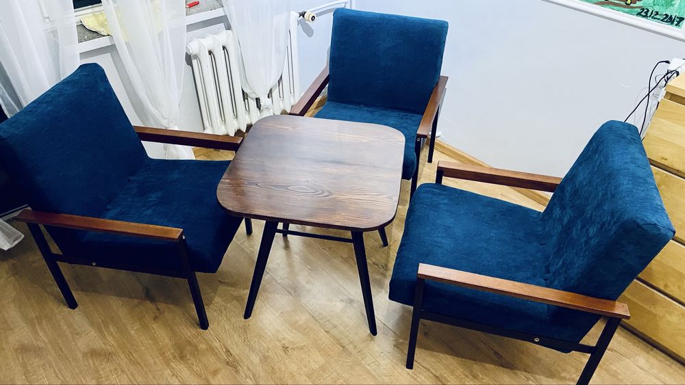 Zestaw PRL po renowacji. Stolik i 3 x fotel