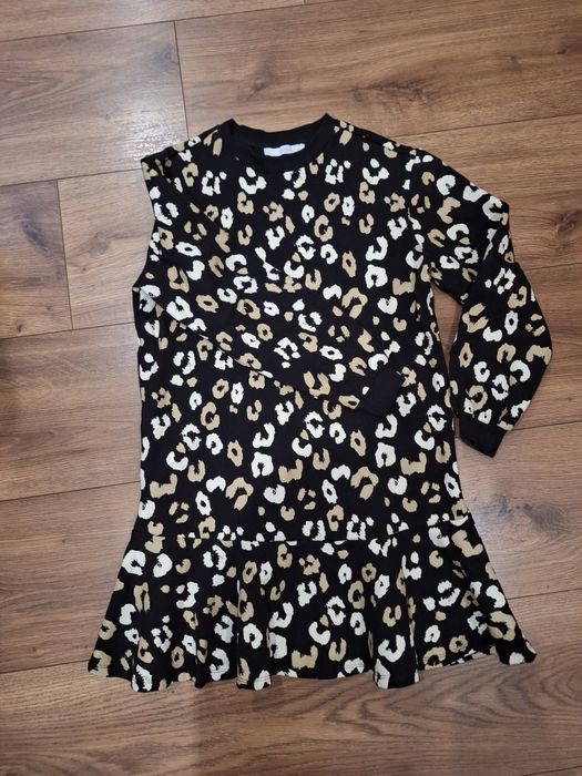 Ocieplana sukienka z falbanką r.S