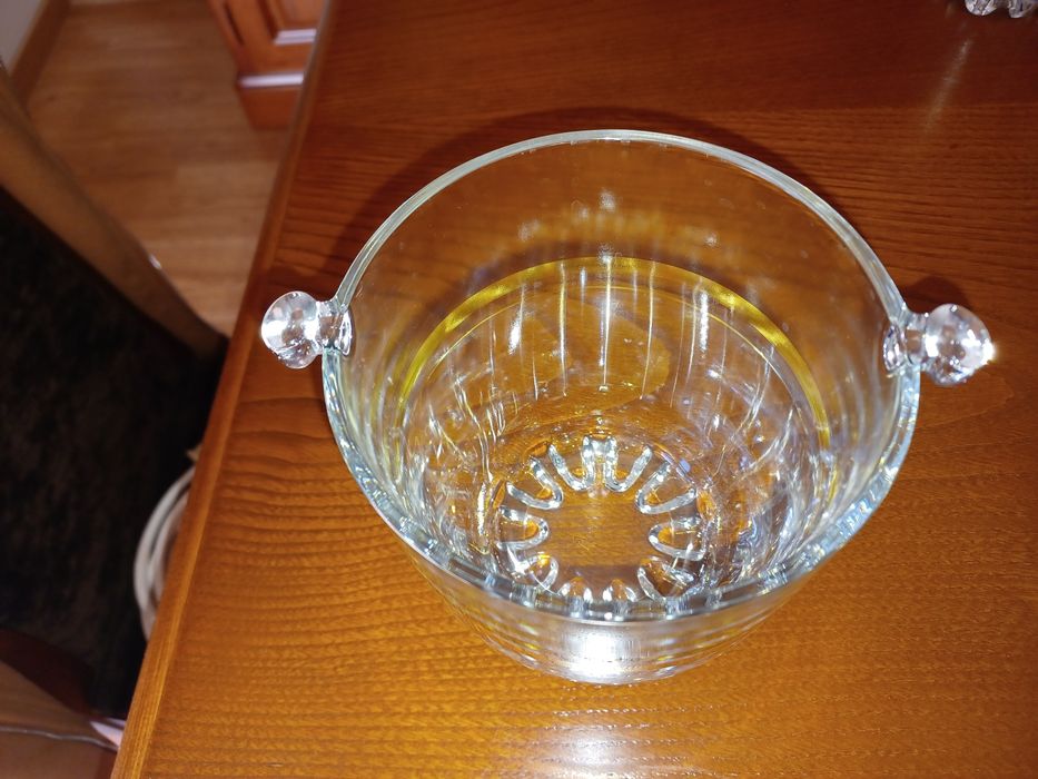 Conjunto de copos de uisque com balde