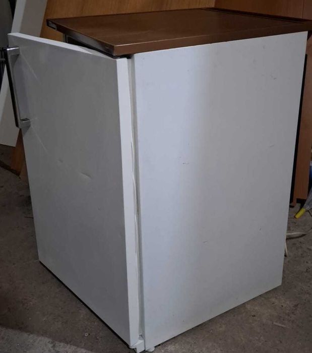 Mini frigorífico a funcionar bem