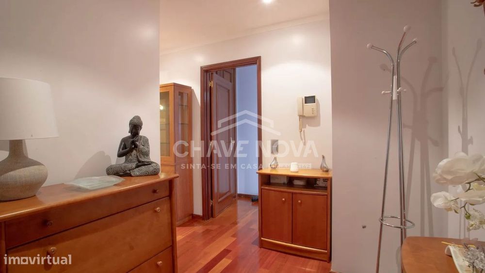Apartamento T2 com Varanda e Garagem Box