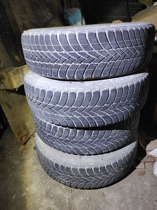 Zestaw 4 opon zimowych DAYTON DW500