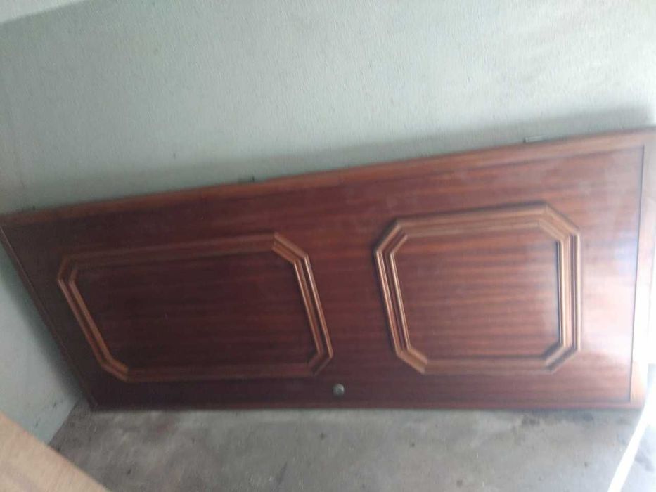 Porta Exterior de Apartamento em madeira maciça - bom estado