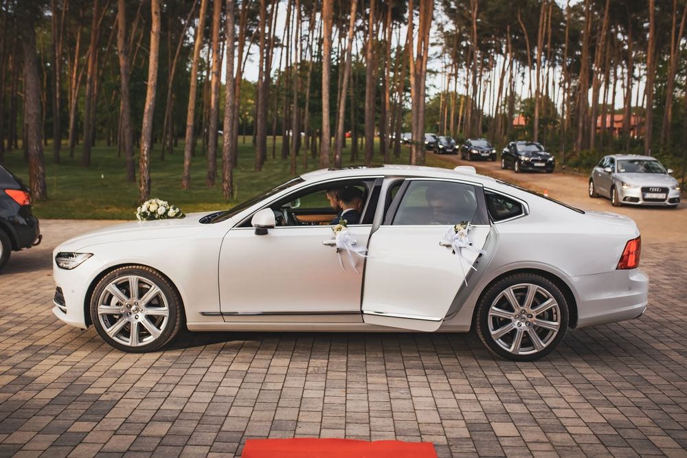 Auto do ślubu Volvo S 90 biała perła