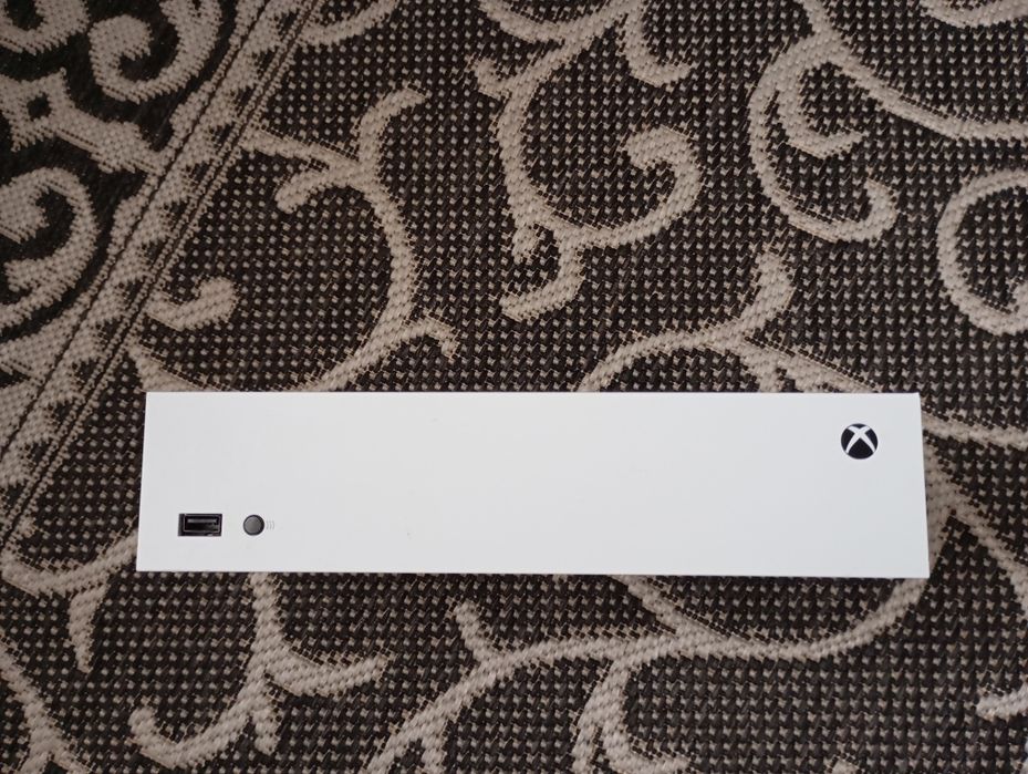 Продам ігрову консоль Xbox series s .