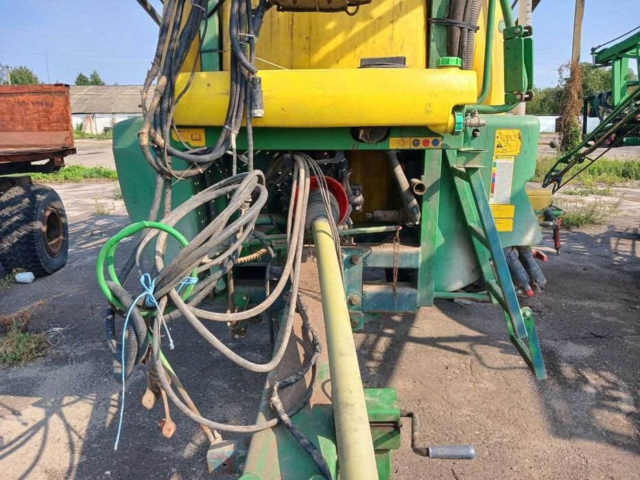 Обприскувач John Deere 740